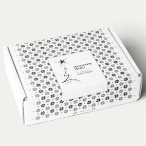 Opakowanie świąteczne białe z czarnym nadrukiem (35 x 26 x 10 cm)